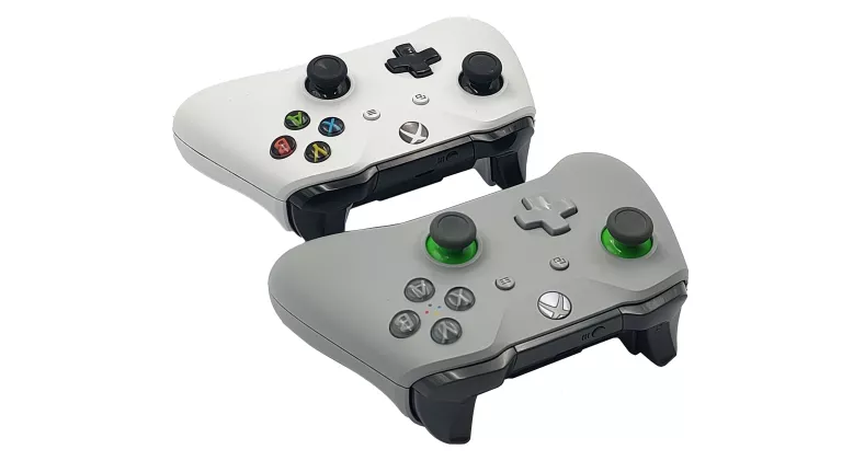 KONSOLA MICROSOFT XBOX ONE S 1TB MODEL 1681 + 2 PADY + ŁADOWARKA