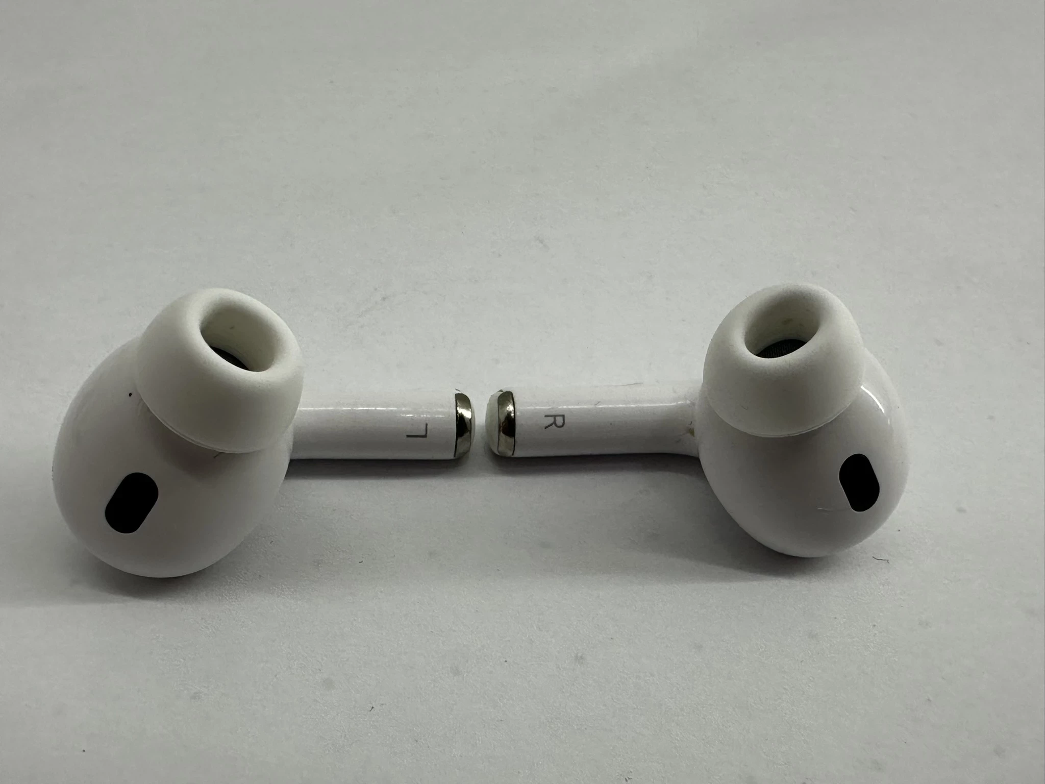 sluchawki-apple-airpods-pro-2-gen-komplet-repliki-kod-producenta-mqd83zma