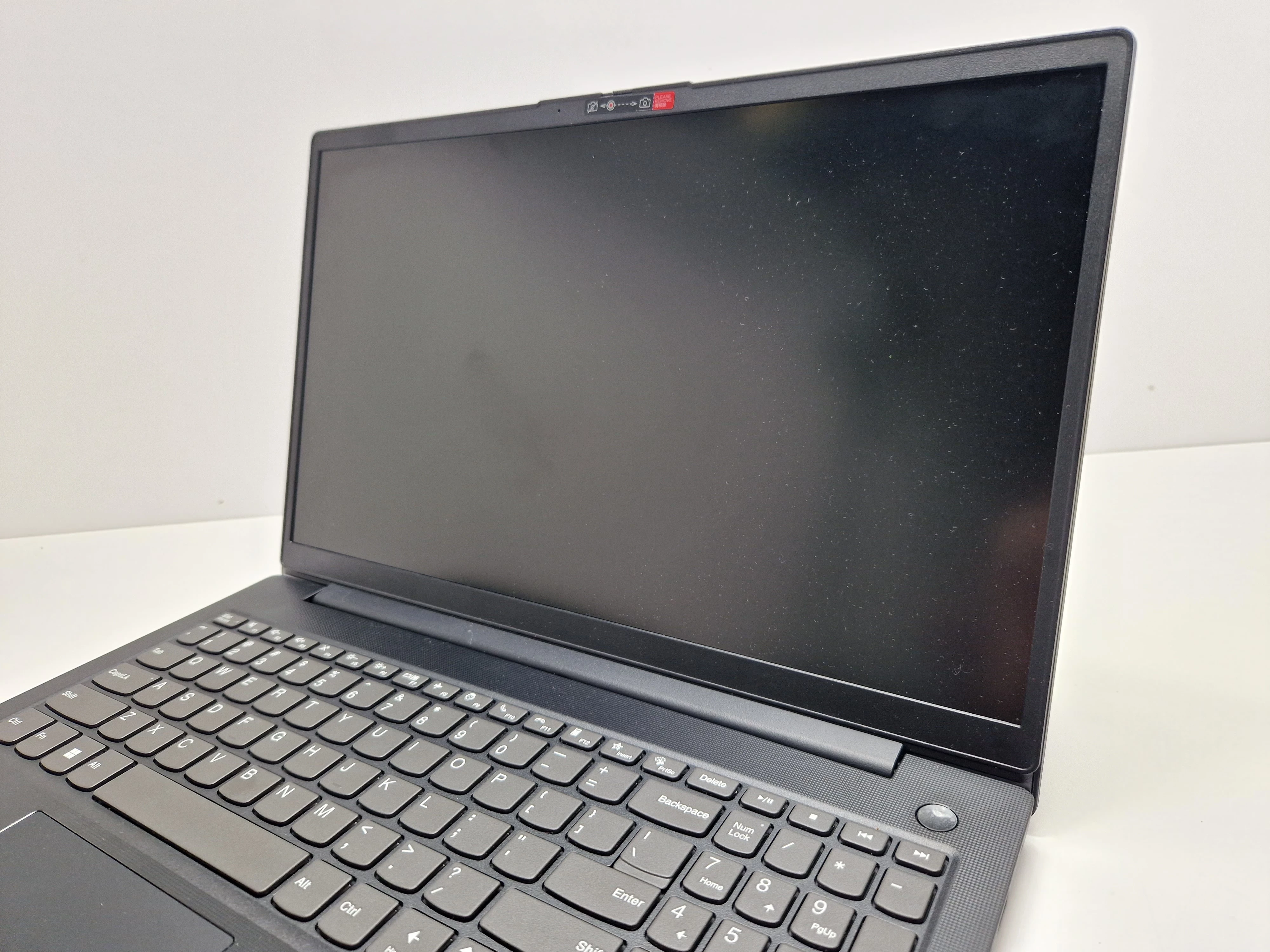 laptop-lenovo-v15-g3-iap-cto-intel-i5-12gen16gb512gb-gwr-022026-przekatna-ekranu-1560