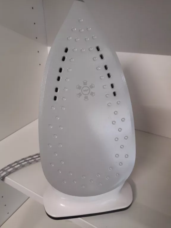 zelazko-ze-stacja-parowa-silvercrest-2400w-model-306718