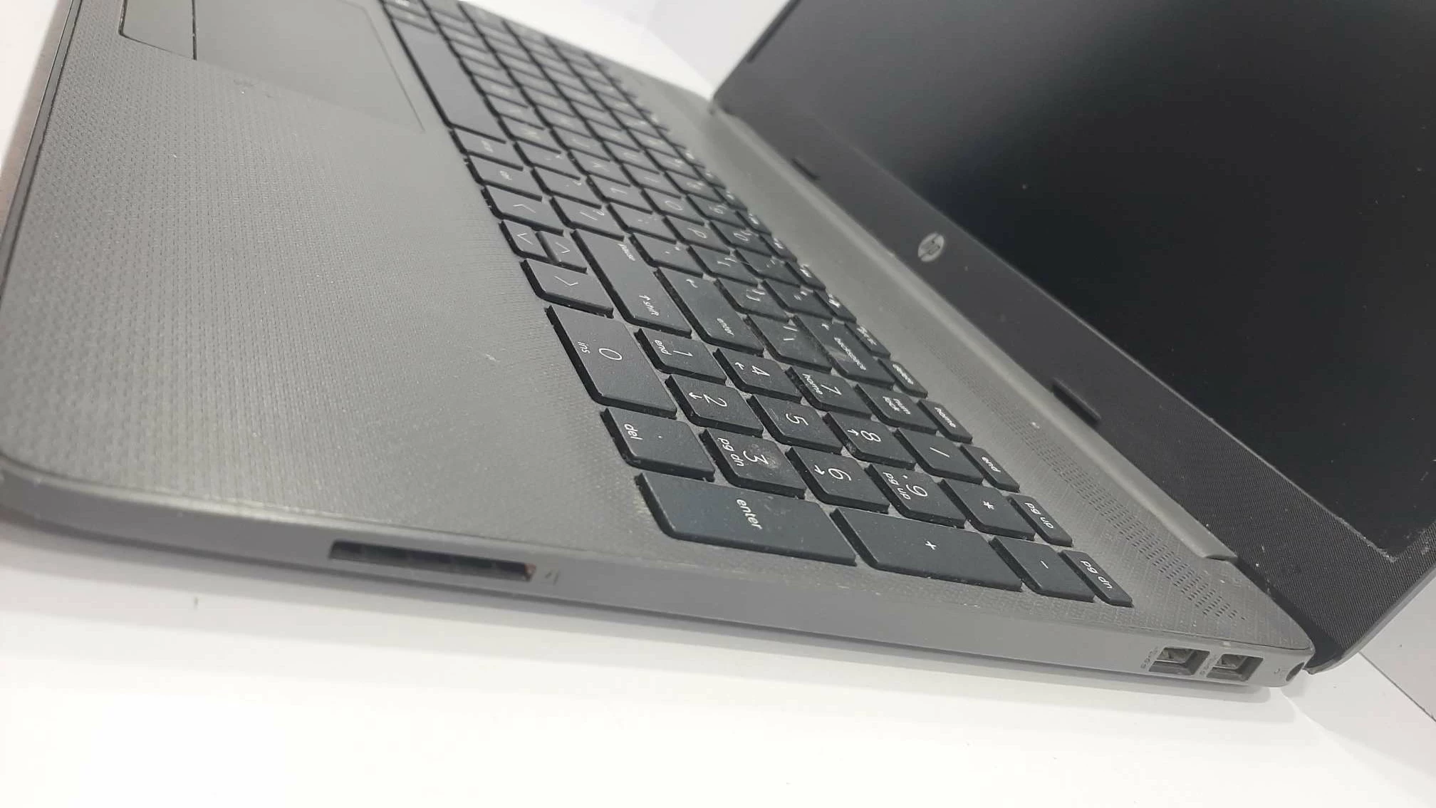 laptop-hp-255-g8-przekatna-ekranu-1560