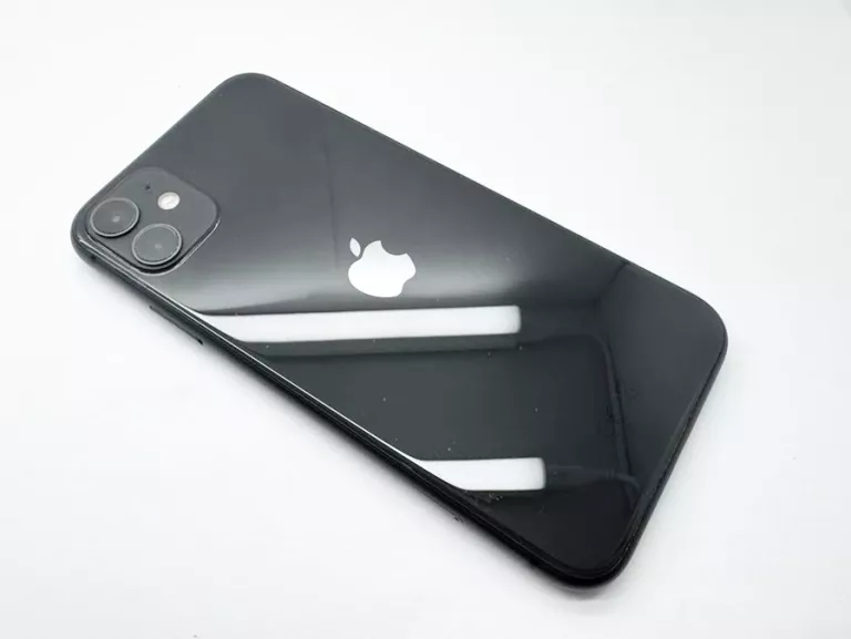 TELEFON APPLE IPHONE 11 4/64 GB IOS 18.0 KON.BAT. 86%