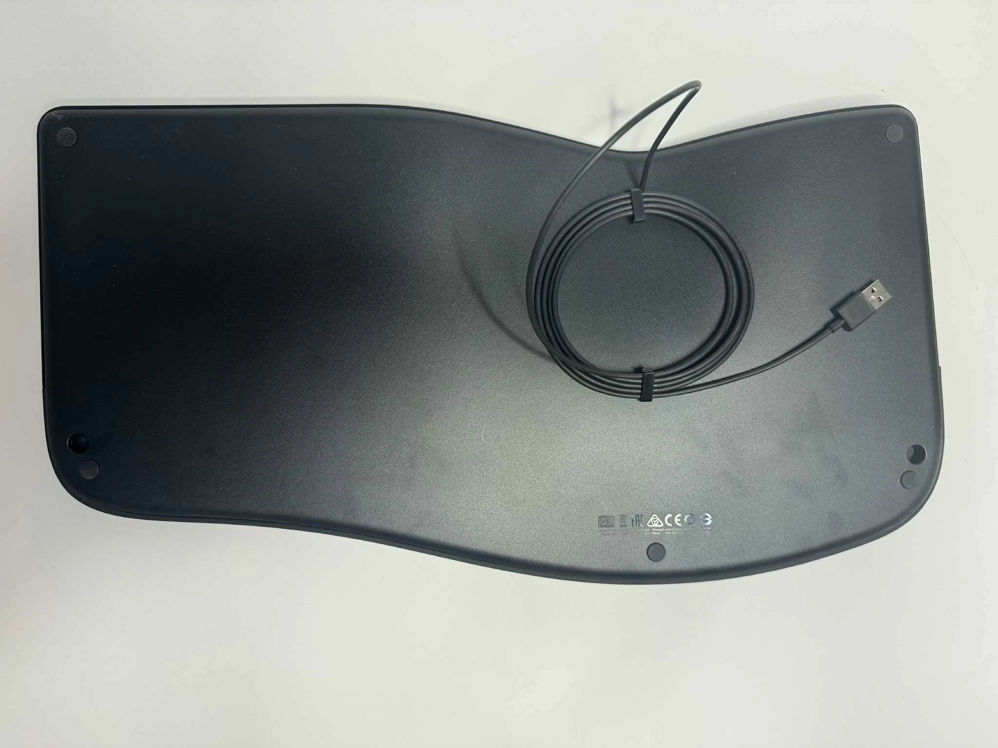 klawiatura-microsoft-ergonomic-azerty-czarna-ean-gtin-0889842438529