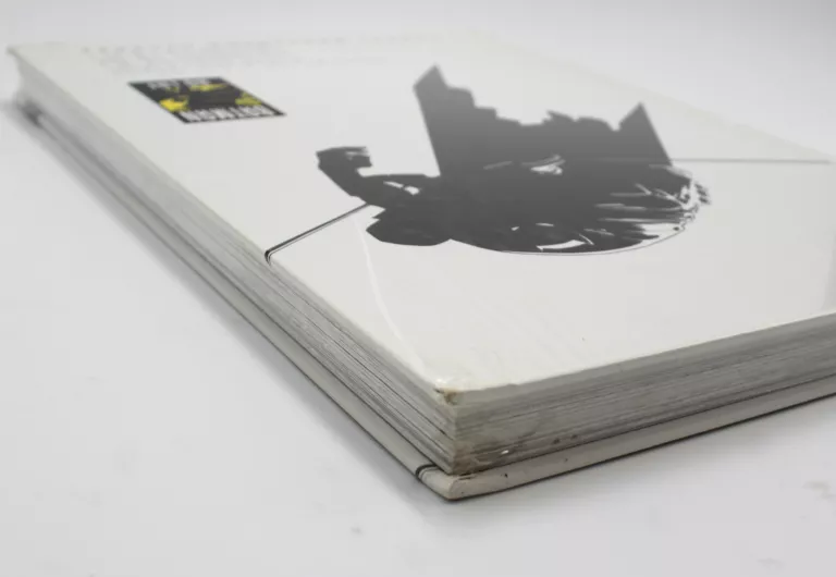 KOMIKS BATMAN NOIR. POWRÓT MROCZNEGO RYCERZA W TWARDEJ OKŁADCE