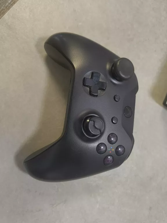 konsola-xbox-one-s-1tb-pud-liczba-kontrolerow-w-zestawie-205994-225550