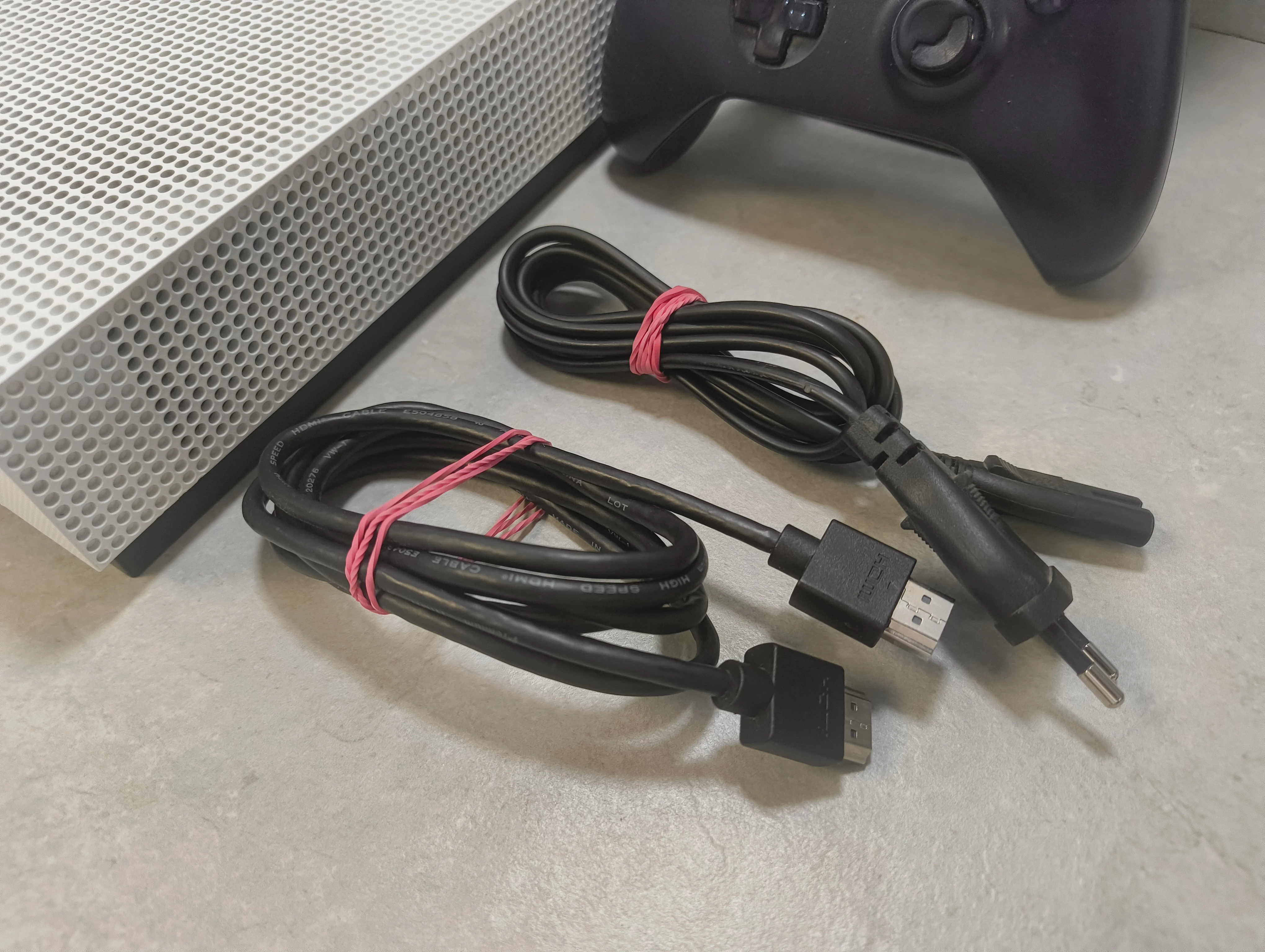 konsola-xbox-one-s-1tb-pud-wersja-konsoli-130591-2