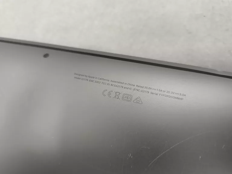 LAPTOP MACBOOK AIR A2179 I3 8/256 *BRAK ŁADOWARKI*