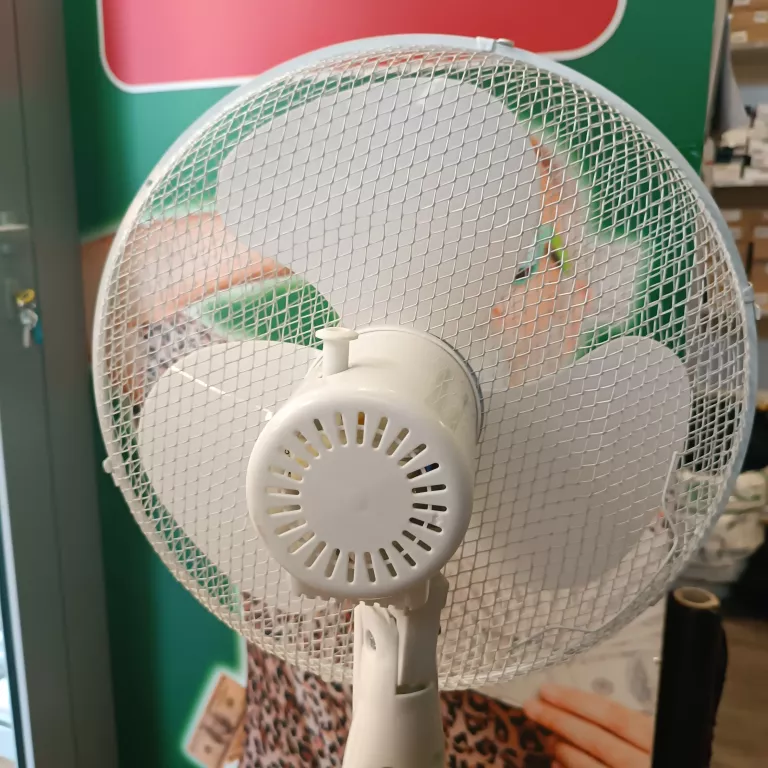 WIATRAK PIONOWY BIAŁY