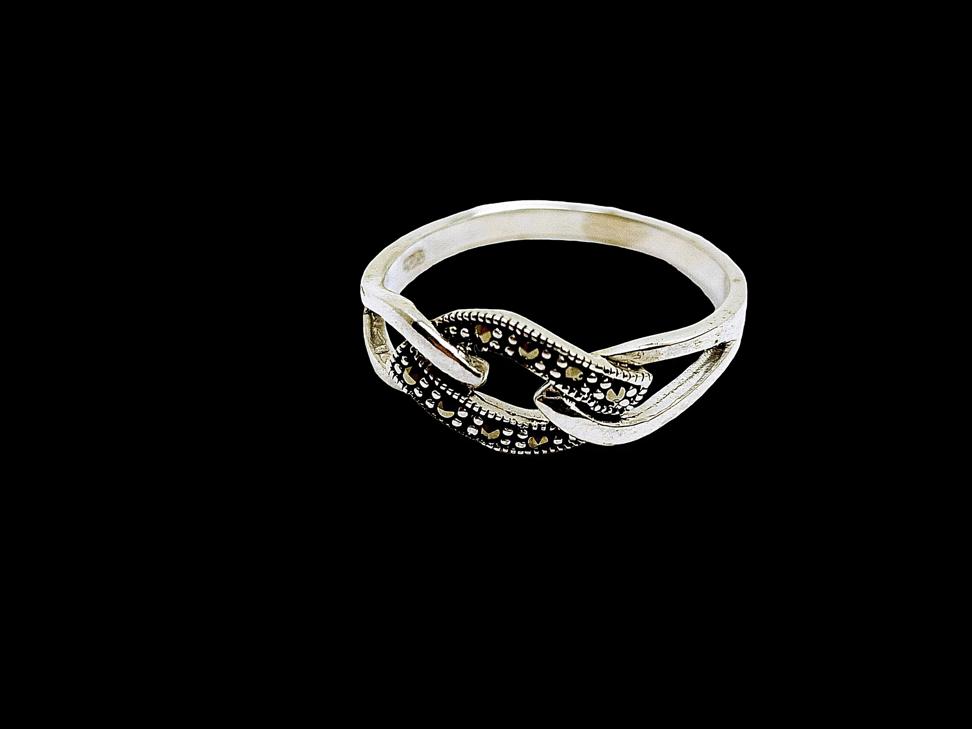 drobny-srebrny-pierscionek-22g-925-1-maja-10-knurow-sj