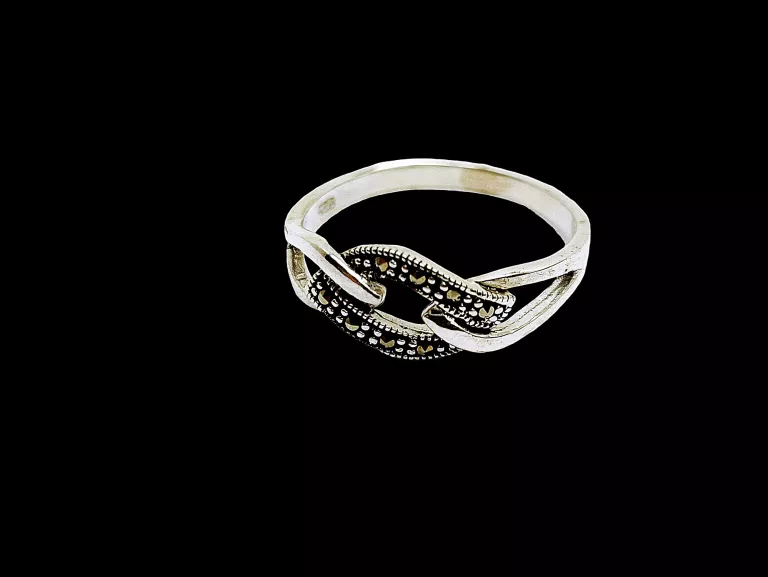 drobny-srebrny-pierscionek-22g-925-1-maja-10-knurow-sj