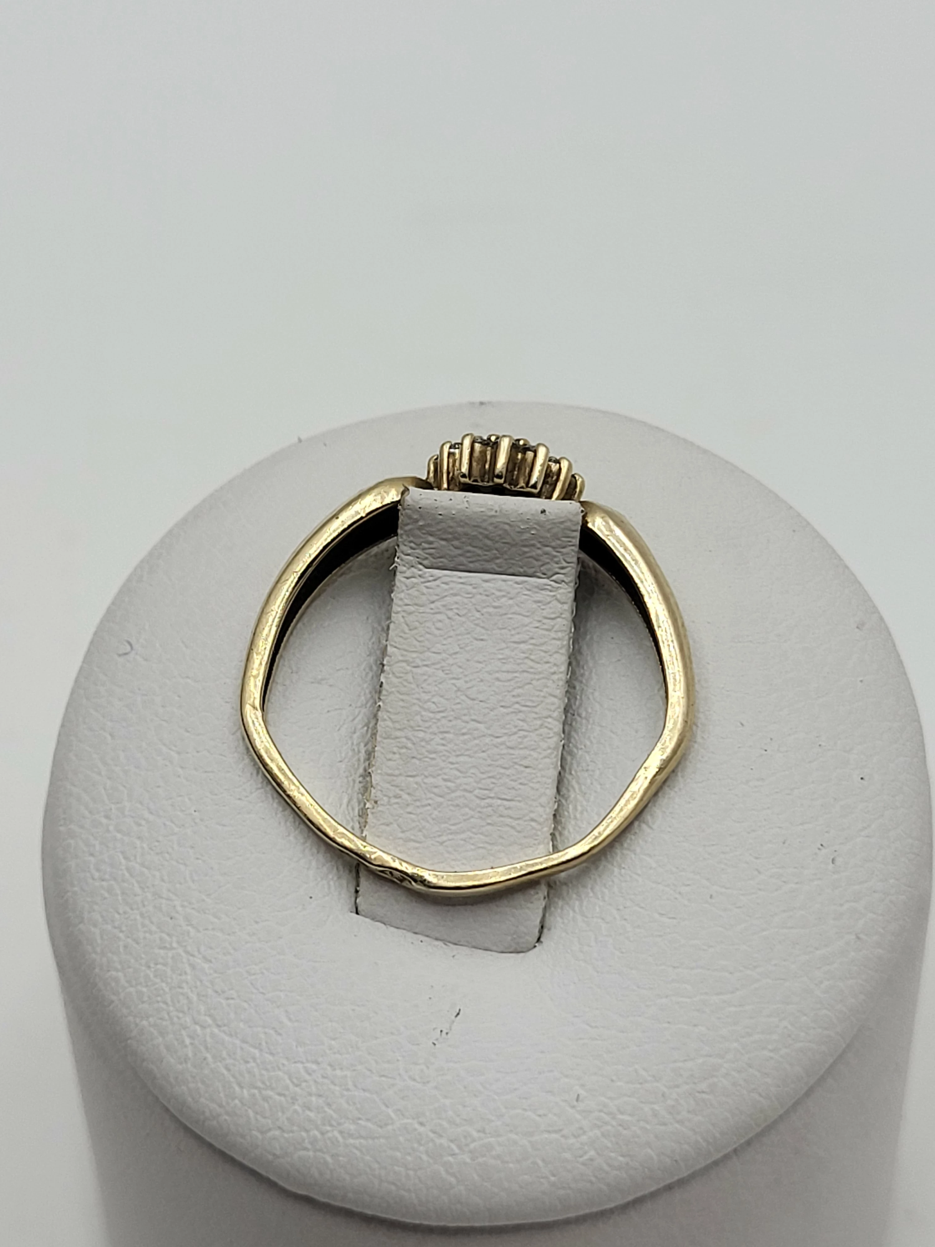 zloty-pierscionek-kwiatek-333-133g-rodzaj-2205-16