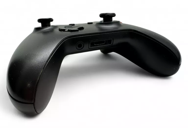 KONSOLA XBOX ONE 1 TB Z PADEM