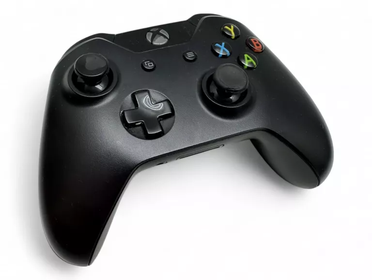KONSOLA XBOX ONE 1 TB Z PADEM