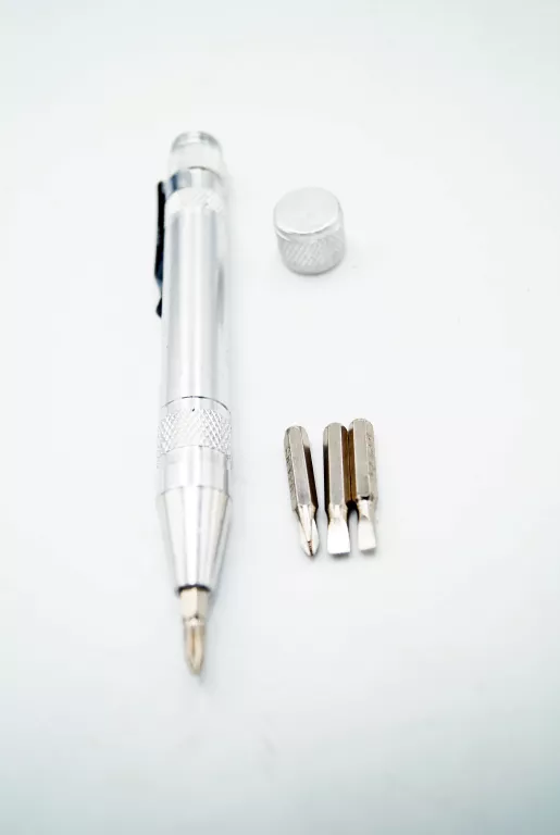 ŚRUBOKRĘT MAGNETYCZNY + 7 BITÓW