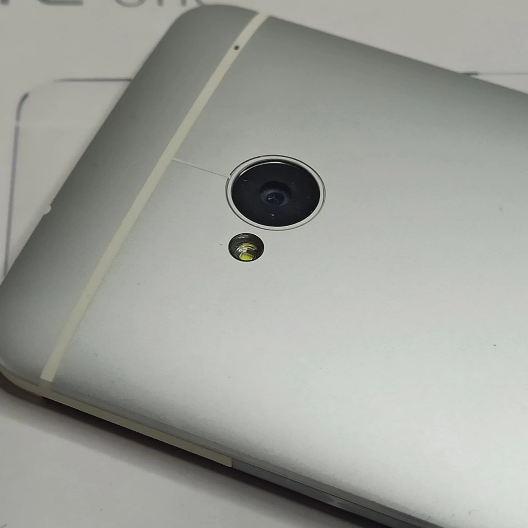 telefon-htc-one-m7-komplet-stan-11323-2