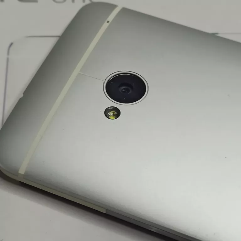 TELEFON HTC ONE M7 / KOMPLET