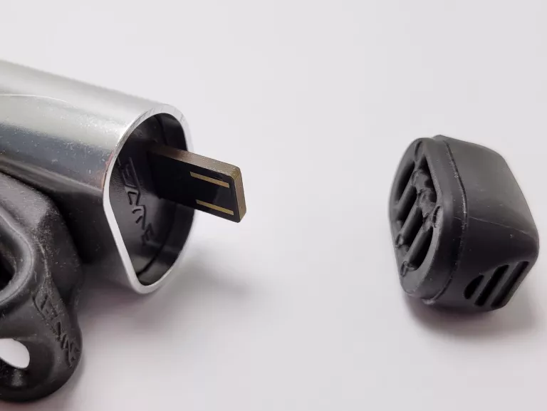 LAMPKA ROWEROWA PRZEDNIA LEZYNE MINI DRIVE 400LM