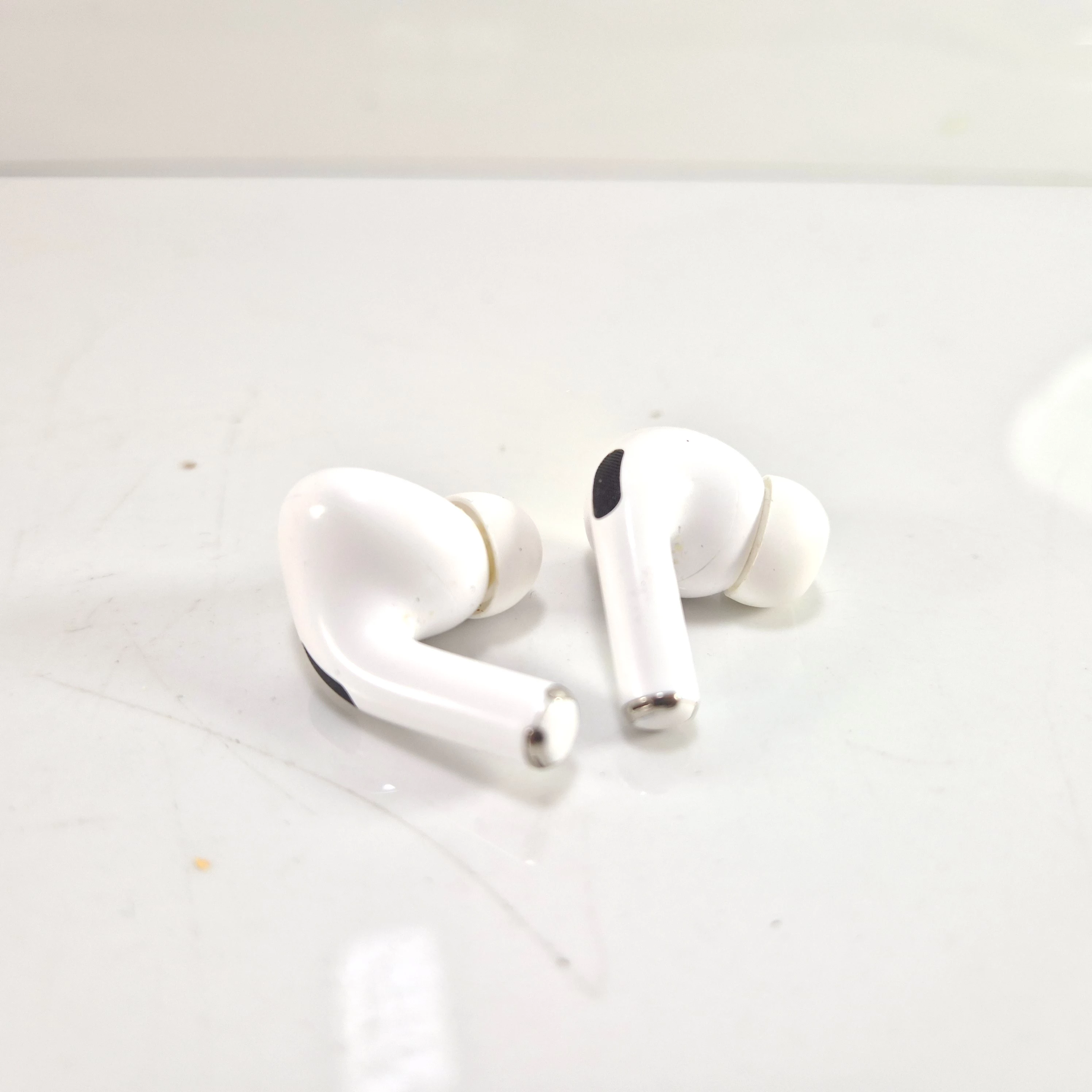 sluchawki-bluetooth-douszne-remax-tws-w30n-kolor-dominujacy-129357-2