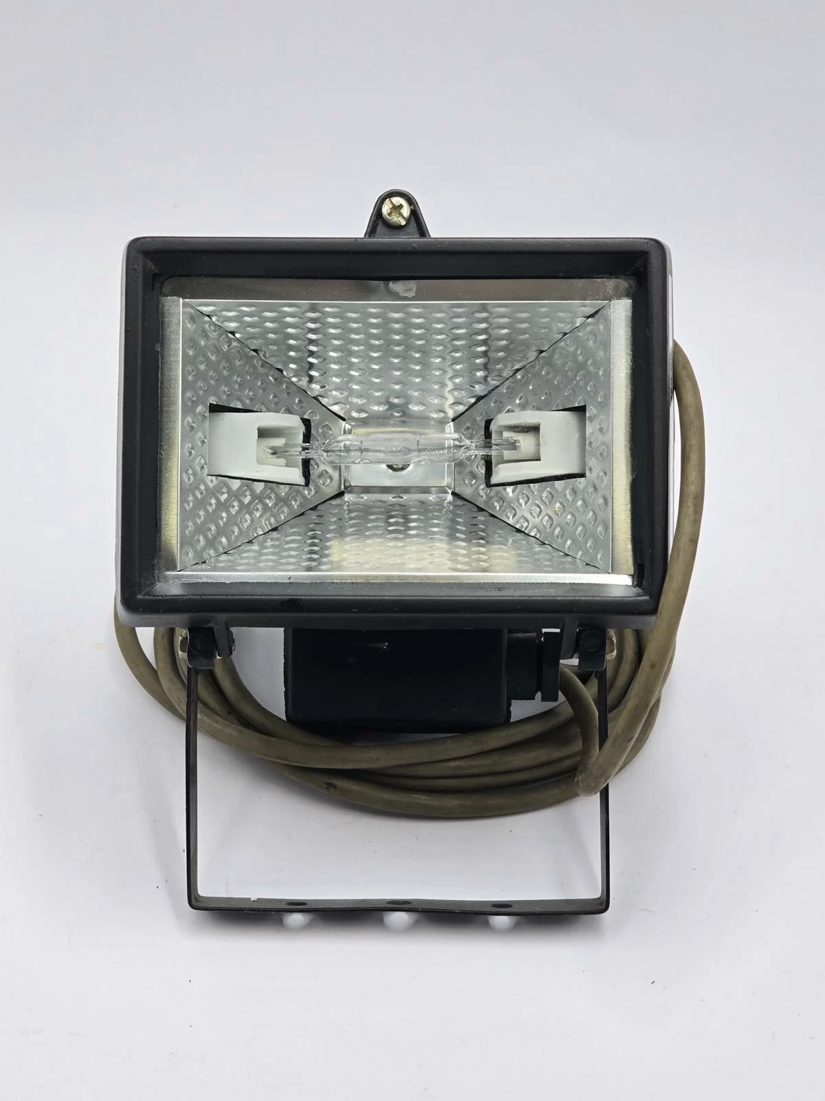 naswietlacz-halogenowy-toya-82790-150w-pudelko-stan-11323-2