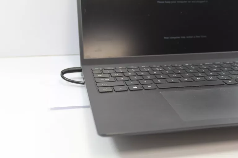 LAPTOP DELL VOSTRO 3510 I3 SSD 8GB W11PRO ŁAD