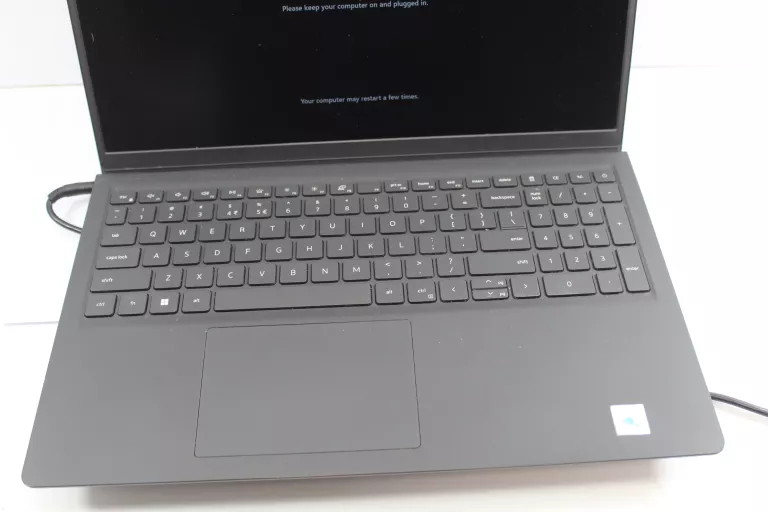 LAPTOP DELL VOSTRO 3510 I3 SSD 8GB W11PRO ŁAD