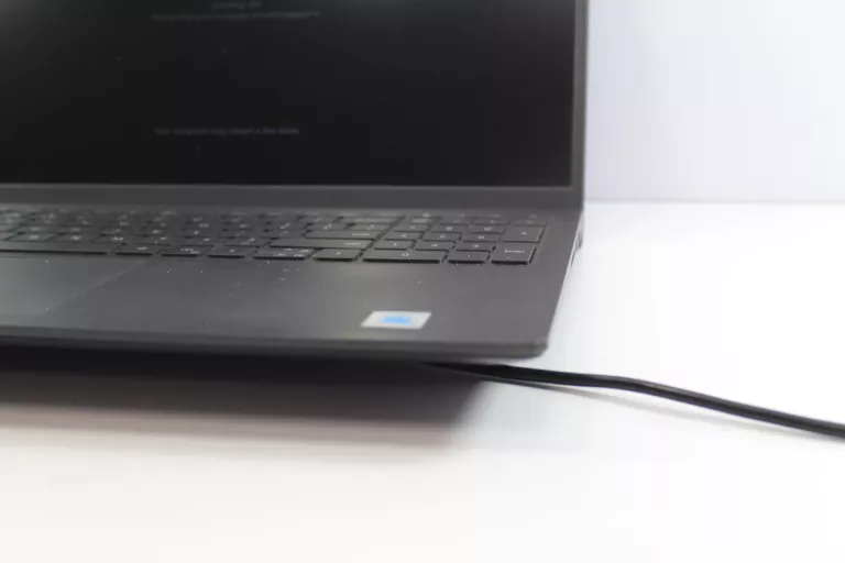 LAPTOP DELL VOSTRO 3510 I3 SSD 8GB W11PRO ŁAD