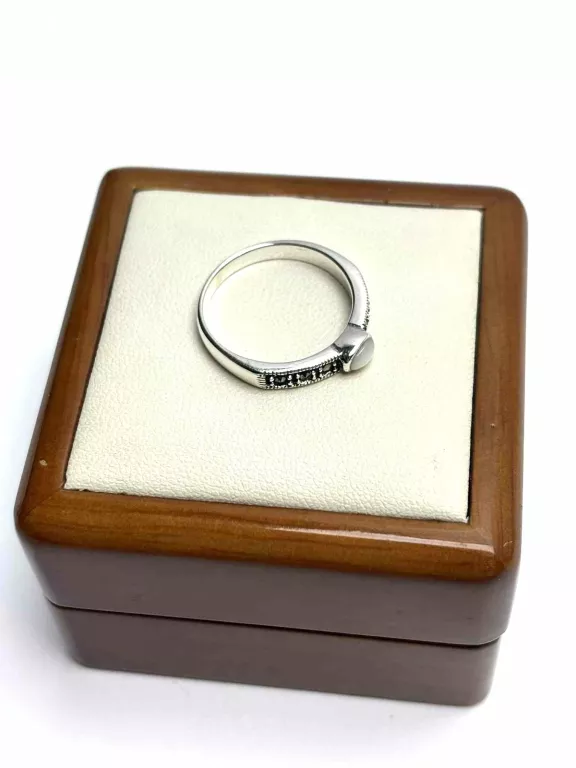 piekny-srebrny-pierscionek-925-311g-r17-rodzaj-2205-16