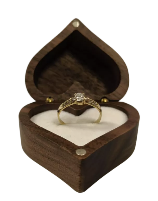 efektowny-zloty-damski-pierscionek-proba-333-waga-173g-rozmiar-21-11-listopada-4-lask-palladium