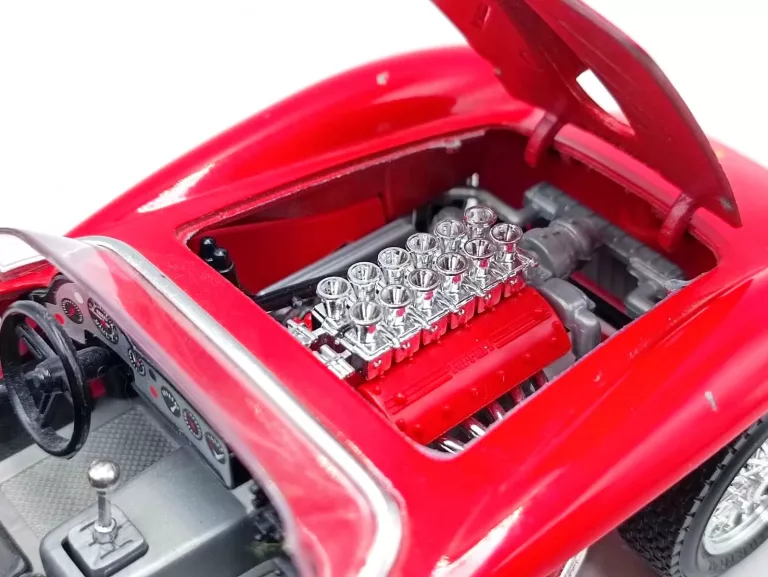 MODEL FERRARI TESTA ROSSA BURAGO 1/24