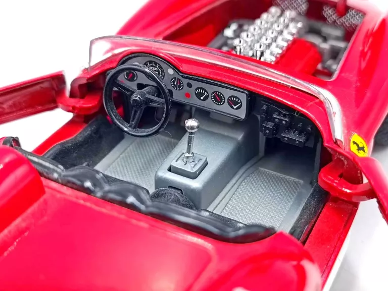 MODEL FERRARI TESTA ROSSA BURAGO 1/24