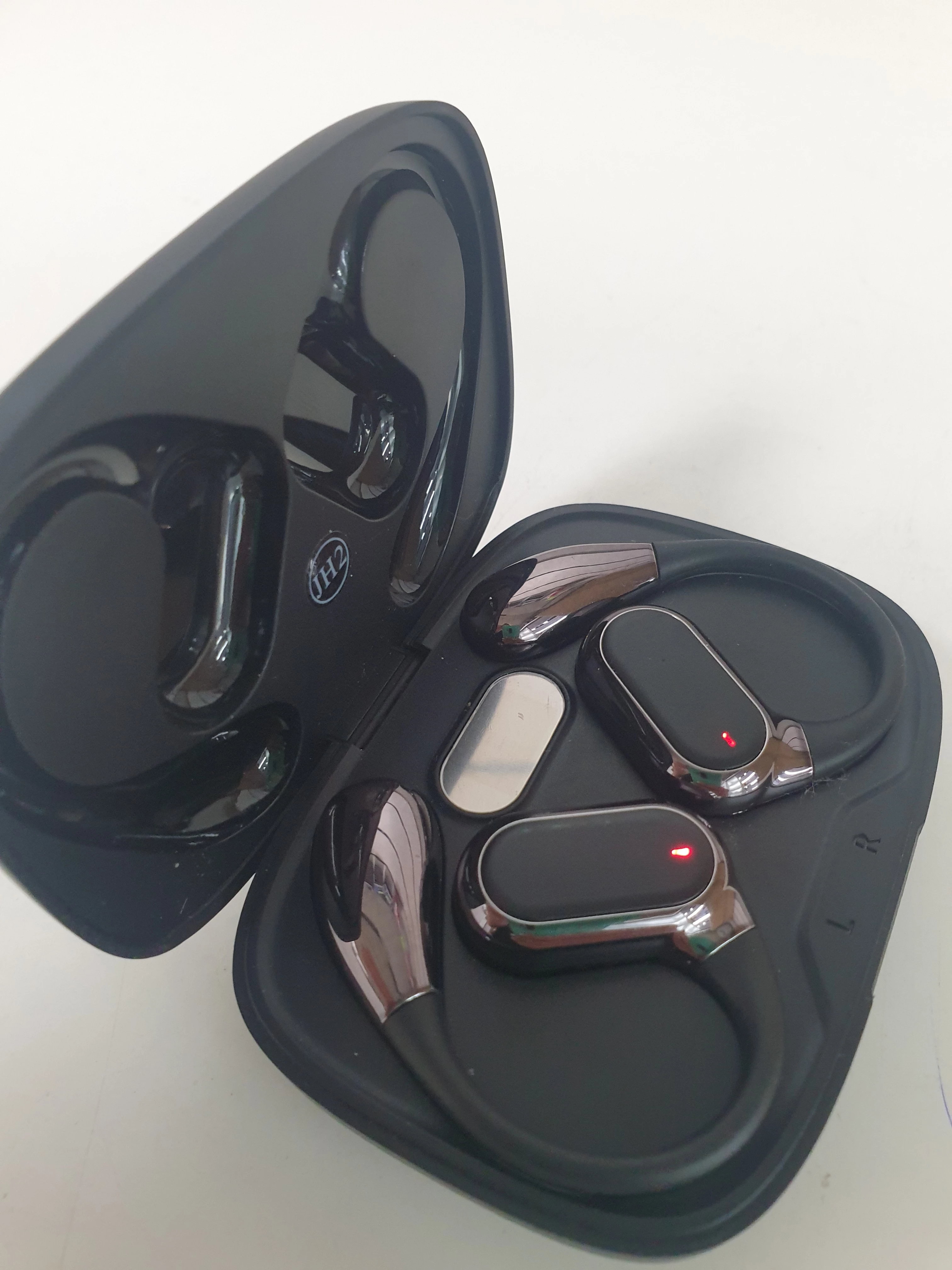 sluchawki-bluetooth-czarne-stan-11323-2