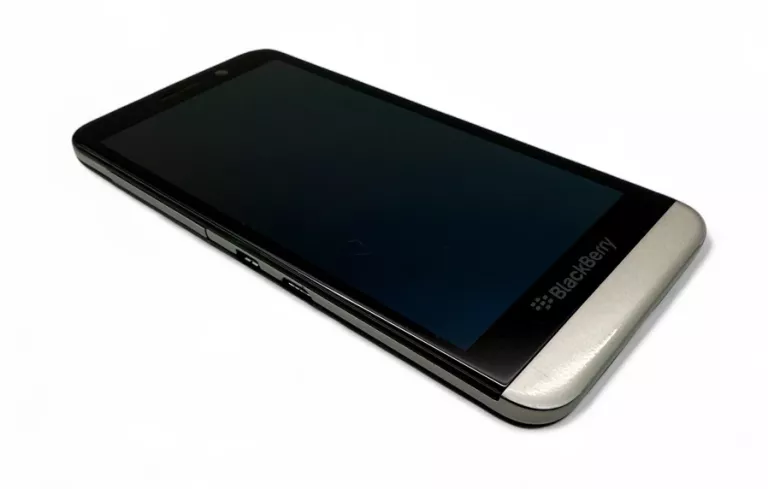 TELEFON BLACKBERRY Z30 2 GB / 16 GB