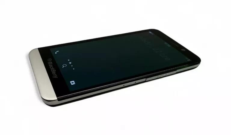 TELEFON BLACKBERRY Z30 2 GB / 16 GB