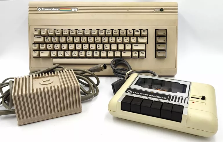 COMMODORE C64/ MAGNETOFON /ZASILACZ