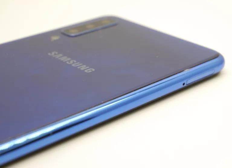 SMARTFON SAMSUNG GALAXY A7 4 GB / 64 GB 4G