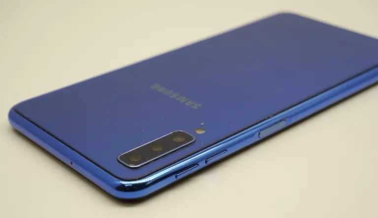SMARTFON SAMSUNG GALAXY A7 4 GB / 64 GB 4G