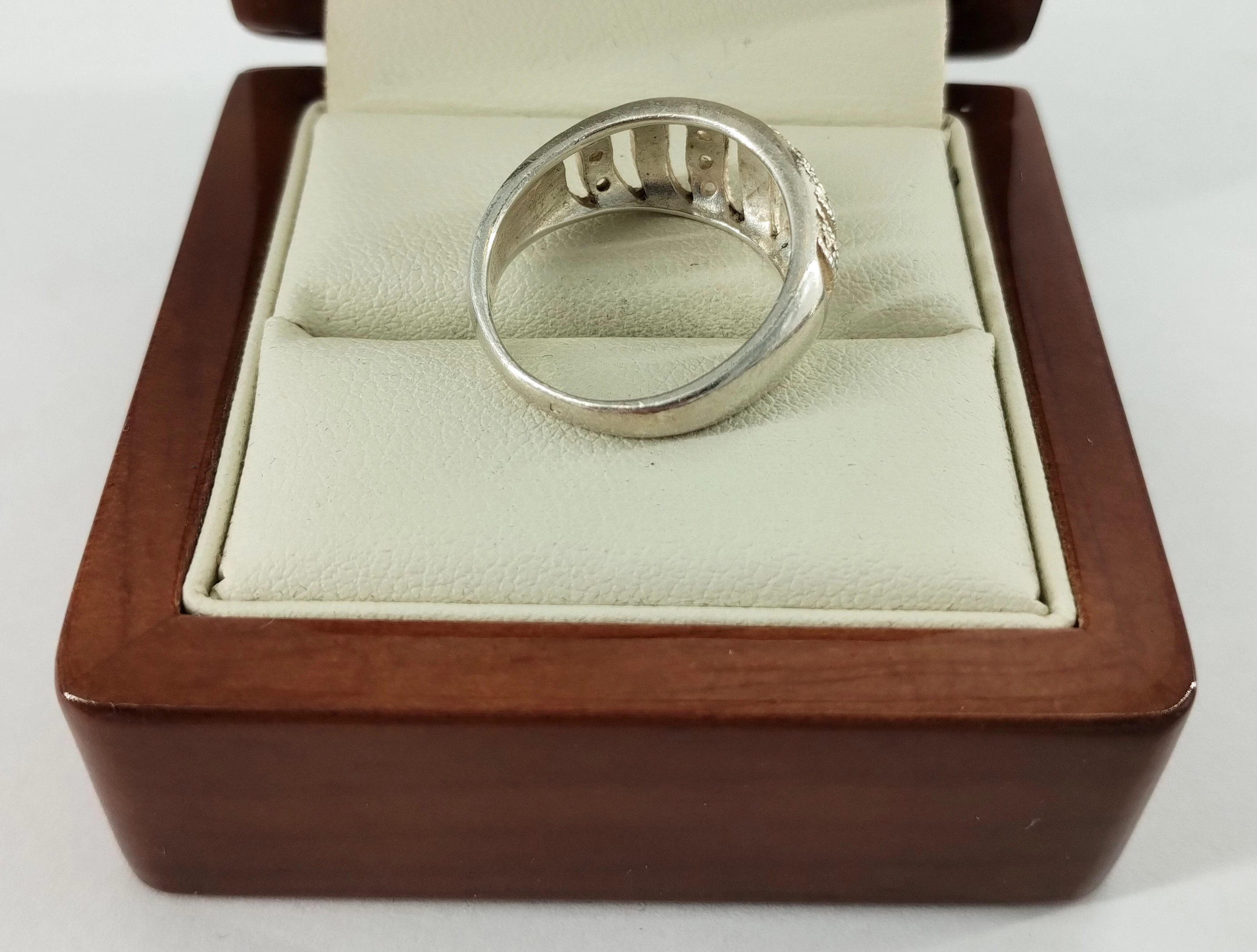 srebrny-pierscionek-proba-925-rozmiar-15-marka-226434-1704211