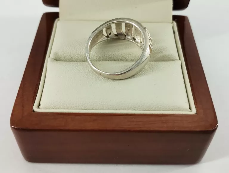 srebrny-pierscionek-proba-925-rozmiar-15-marka-226434-1704211