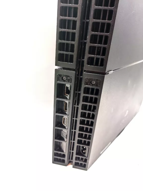 KONSOLA PS4 1TB 1 PAD