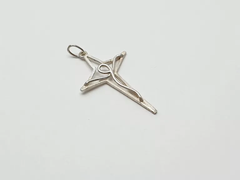 SREBRNA ZAWIESZKA KRZYŻYK 1,64G PR.925