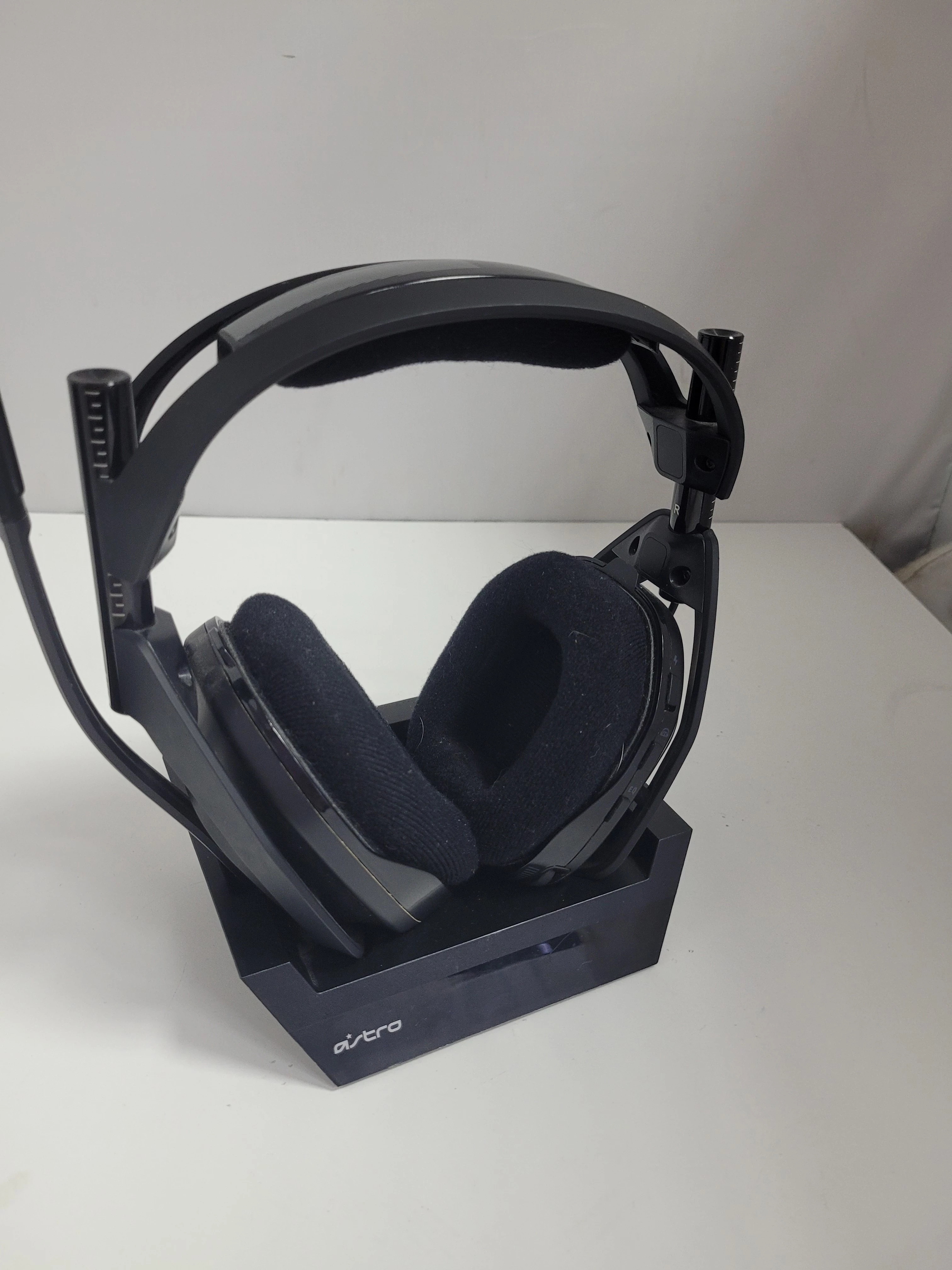 sluchawki-bezprzewodowe-astro-a-50-stacja-ladujaca-aleja-wojska-polskiego-11-lok-121-zambrow