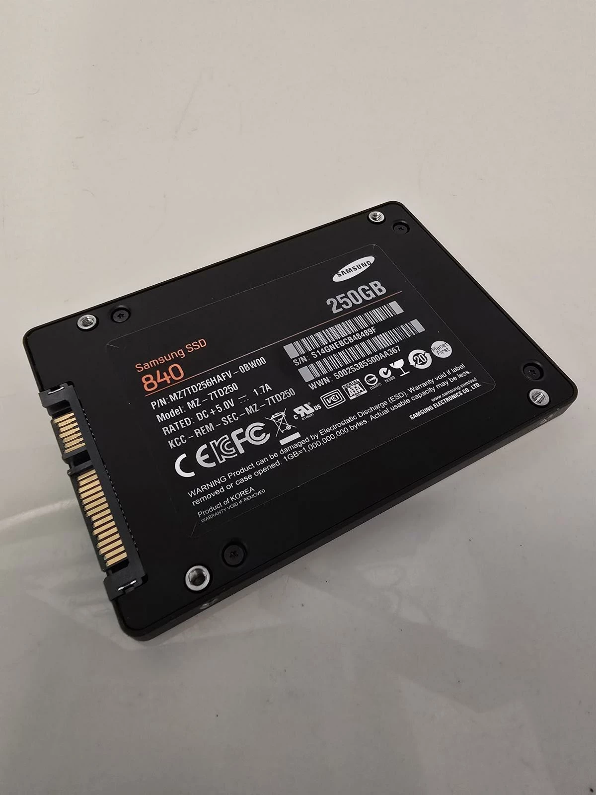 dysk-samsung-840-250gb-sata-25-ssd-mz-td250-kieszen-kabel-ean-gtin-4099477092126