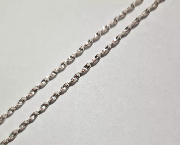 SREBRNY ŁAŃCUSZEK 925 3,49G