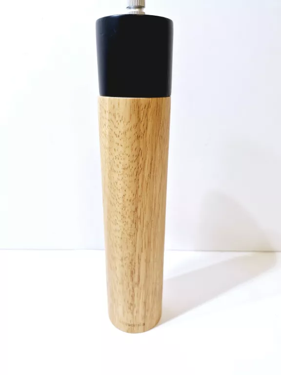 MŁYNEK RĘCZNY HOMLA CZARNY 25CM