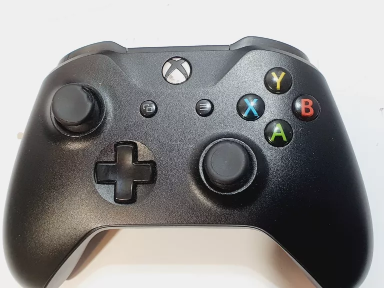 KONSOLA XBOX ONE 1540 500GB + PAD