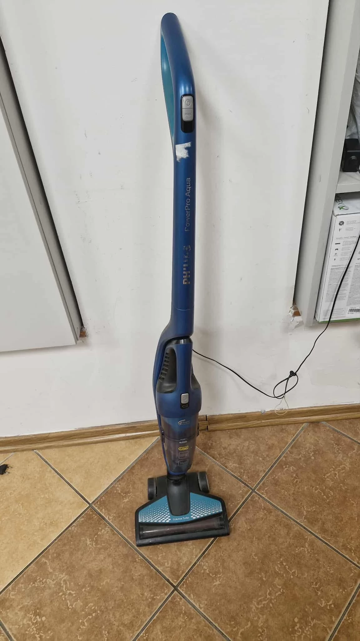 odkurzacz-pionowy-philips-powerpro-aqua-3w1-kolor-dominujacy-129357-5