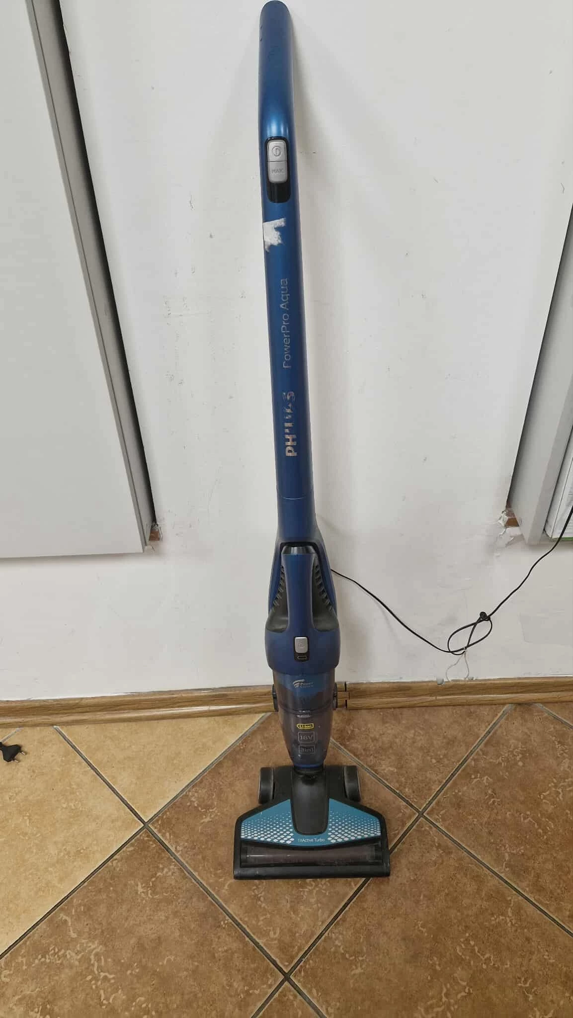 odkurzacz-pionowy-philips-powerpro-aqua-3w1-moc-100
