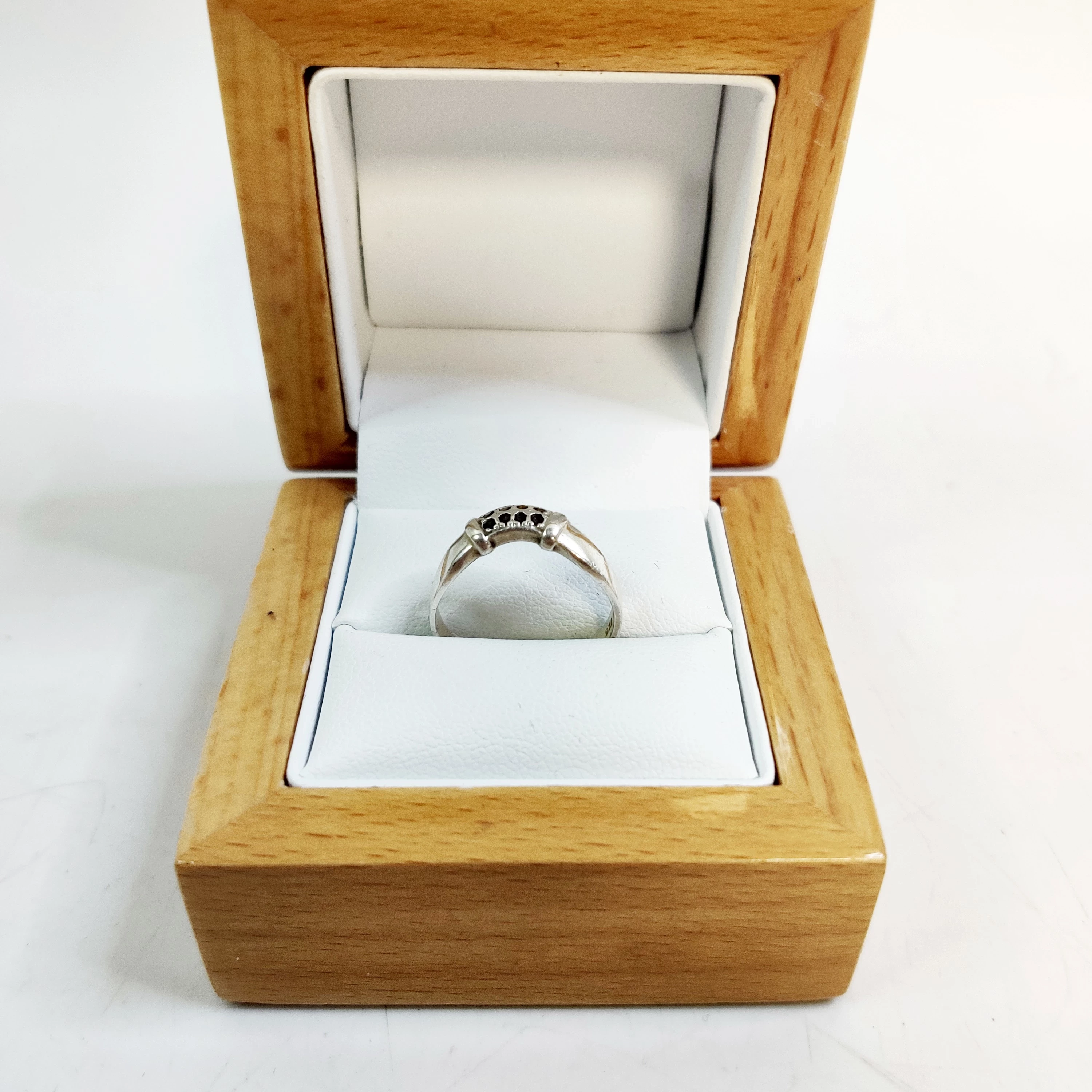 piekny-srebrny-pierscionek-925-181g-r16-stan-11323-2