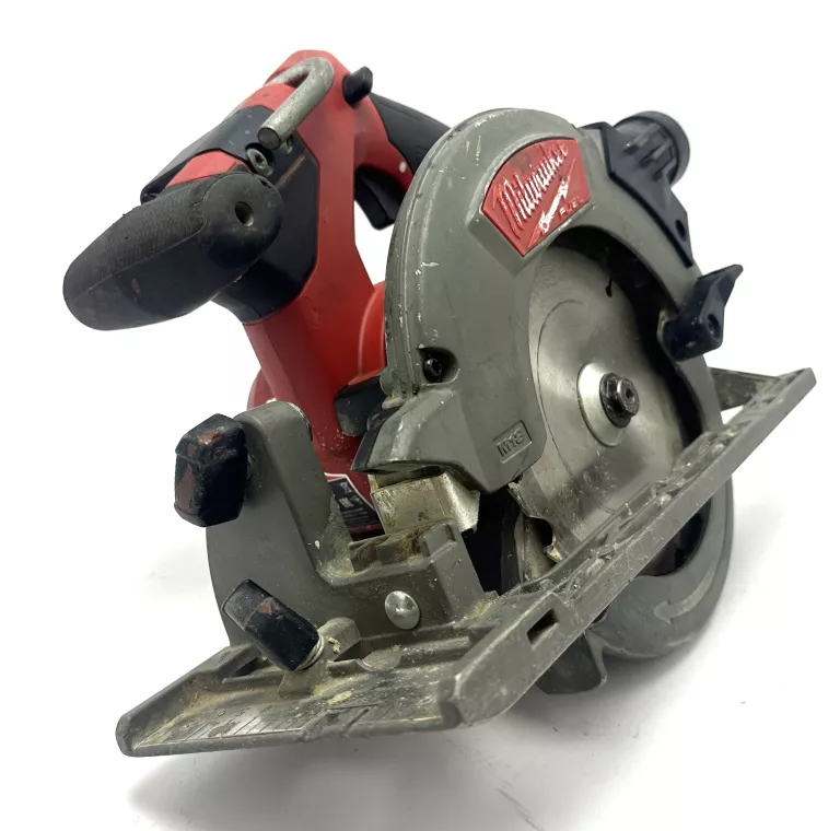 PIŁA TARCZOWA MILWAUKEE M18 CCS55 + AKUMULATOR