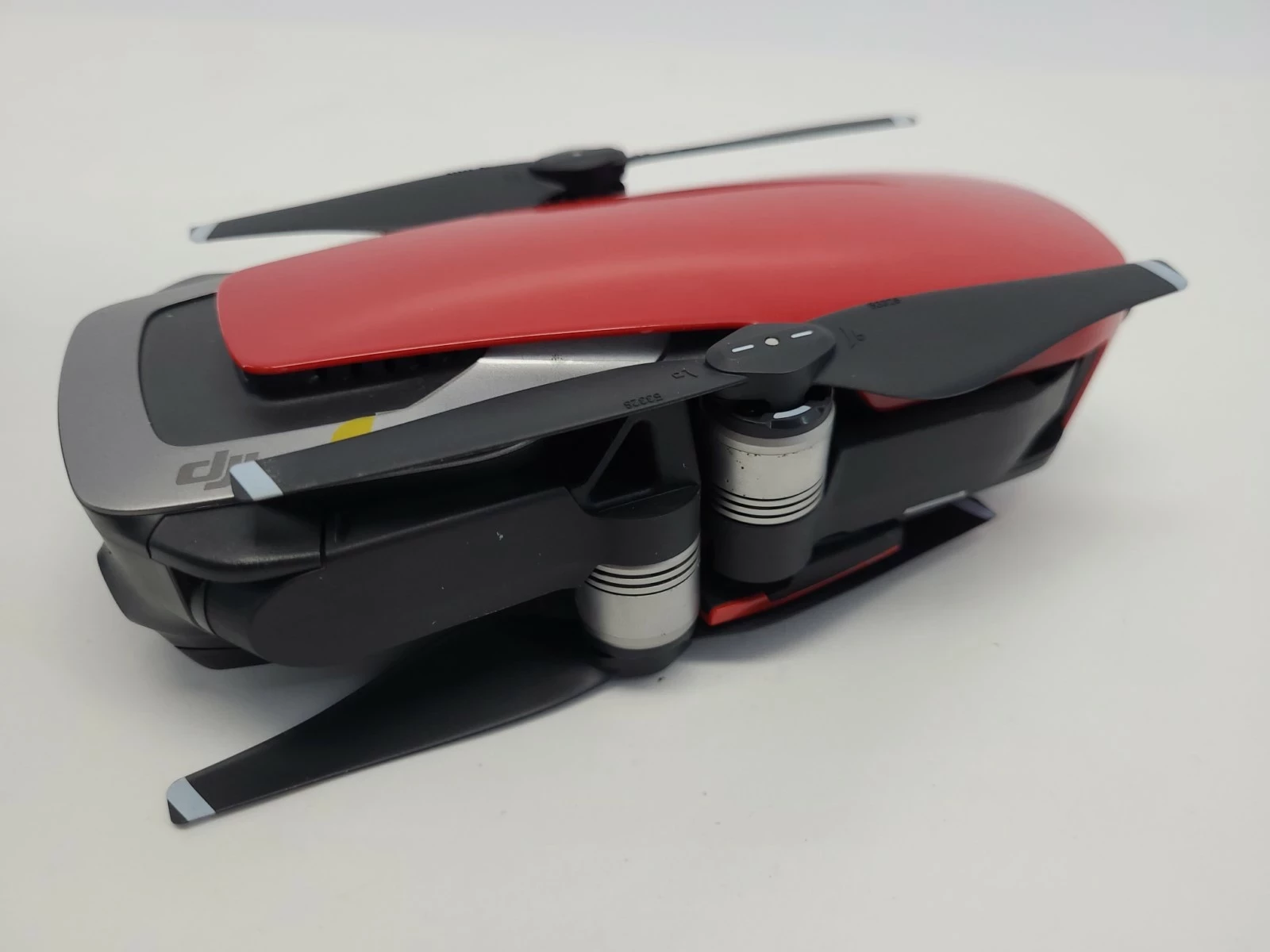 dron-dji-mavic-air-marka-248811-1136865